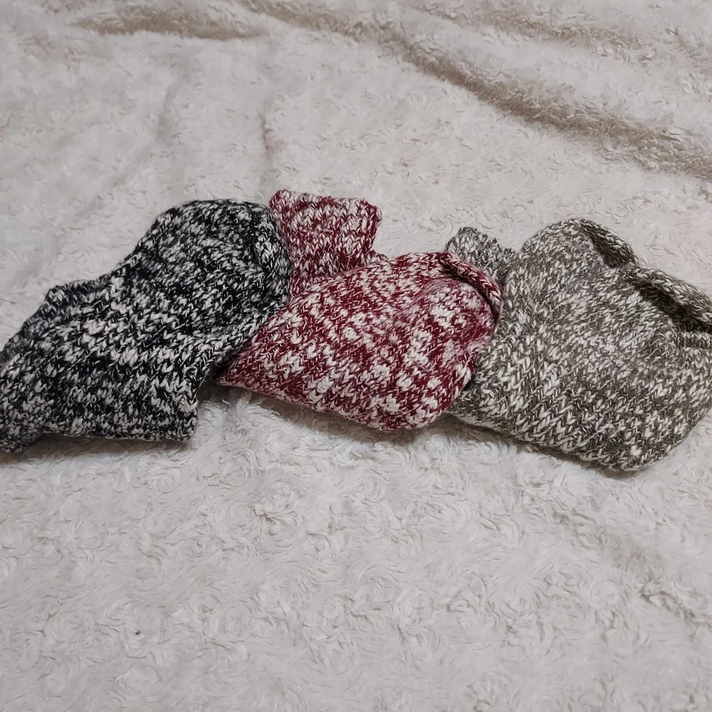 Marled Knit Ankle Socks - Black, Red, and Green Cabincore Outdoor Winter - Picture 2 of 2